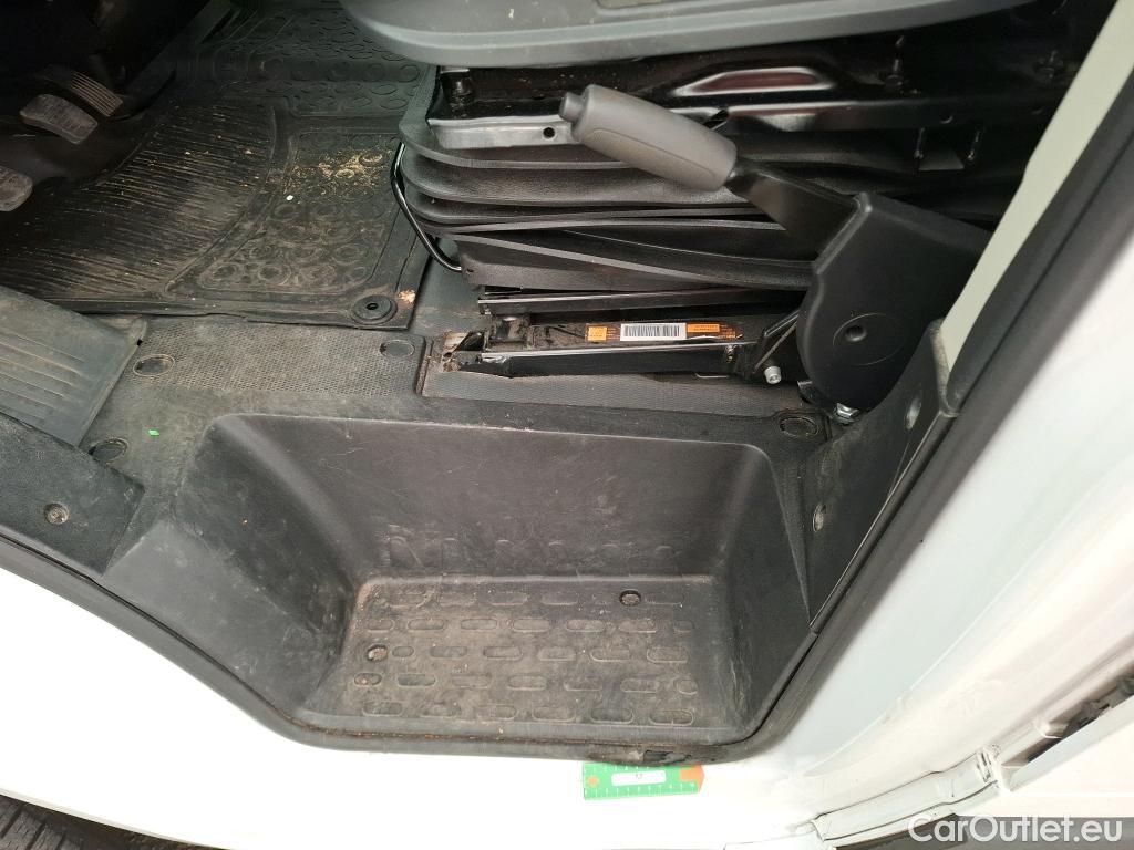  Peugeot  Boxer  Fourgon 330 L1H1 Asphalt BlueHDi 120 Stop&Start 2.2 120CV BVM6 #7