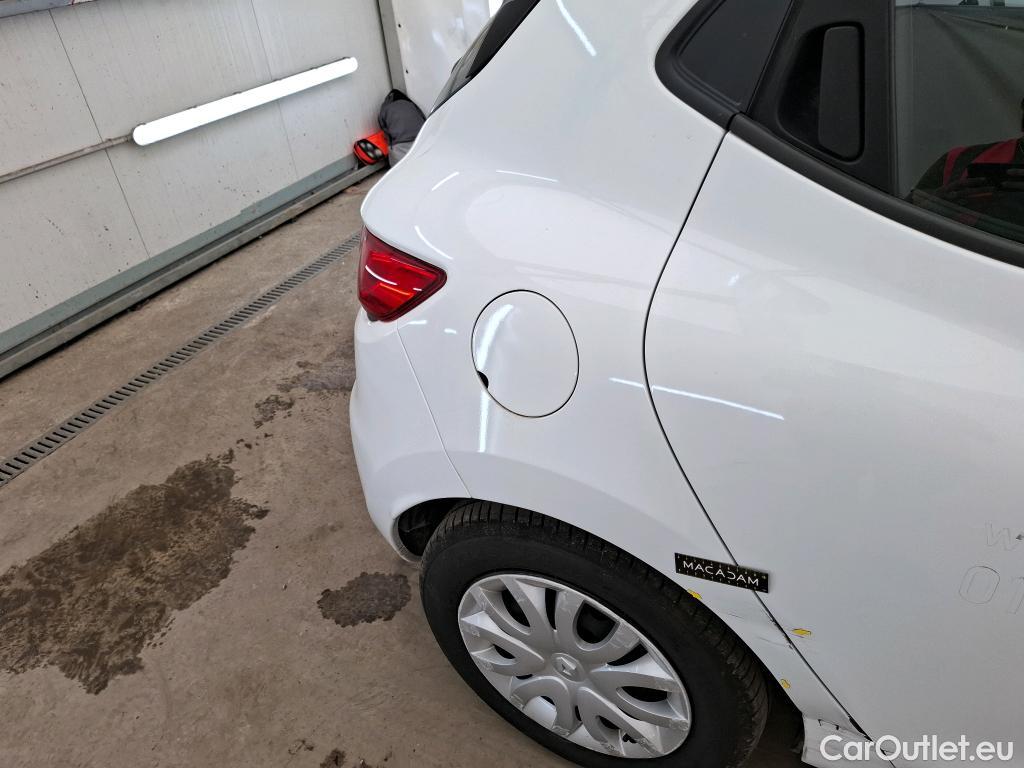  Renault  Clio  IV Air MediaNav 1.5 dCi 75CV BVM5 E6 #17