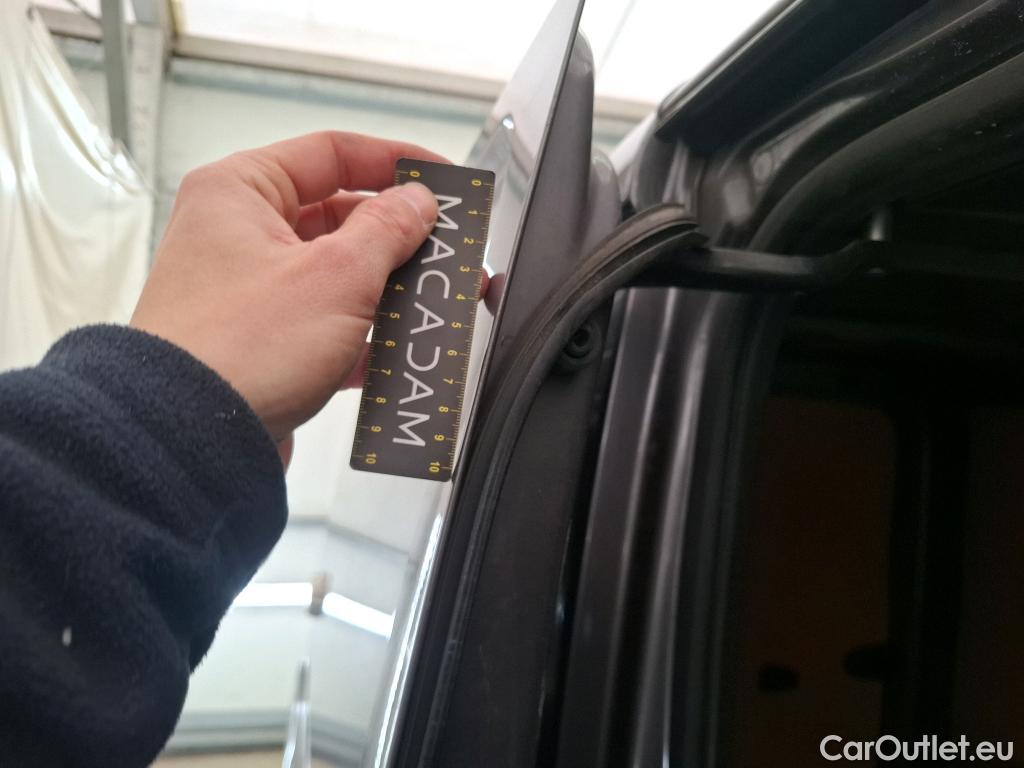  Renault  Trafic RENAULT  / 2019 / 4P / Fourgon tole FG GCF L2H1 1300 dCi 120 #81