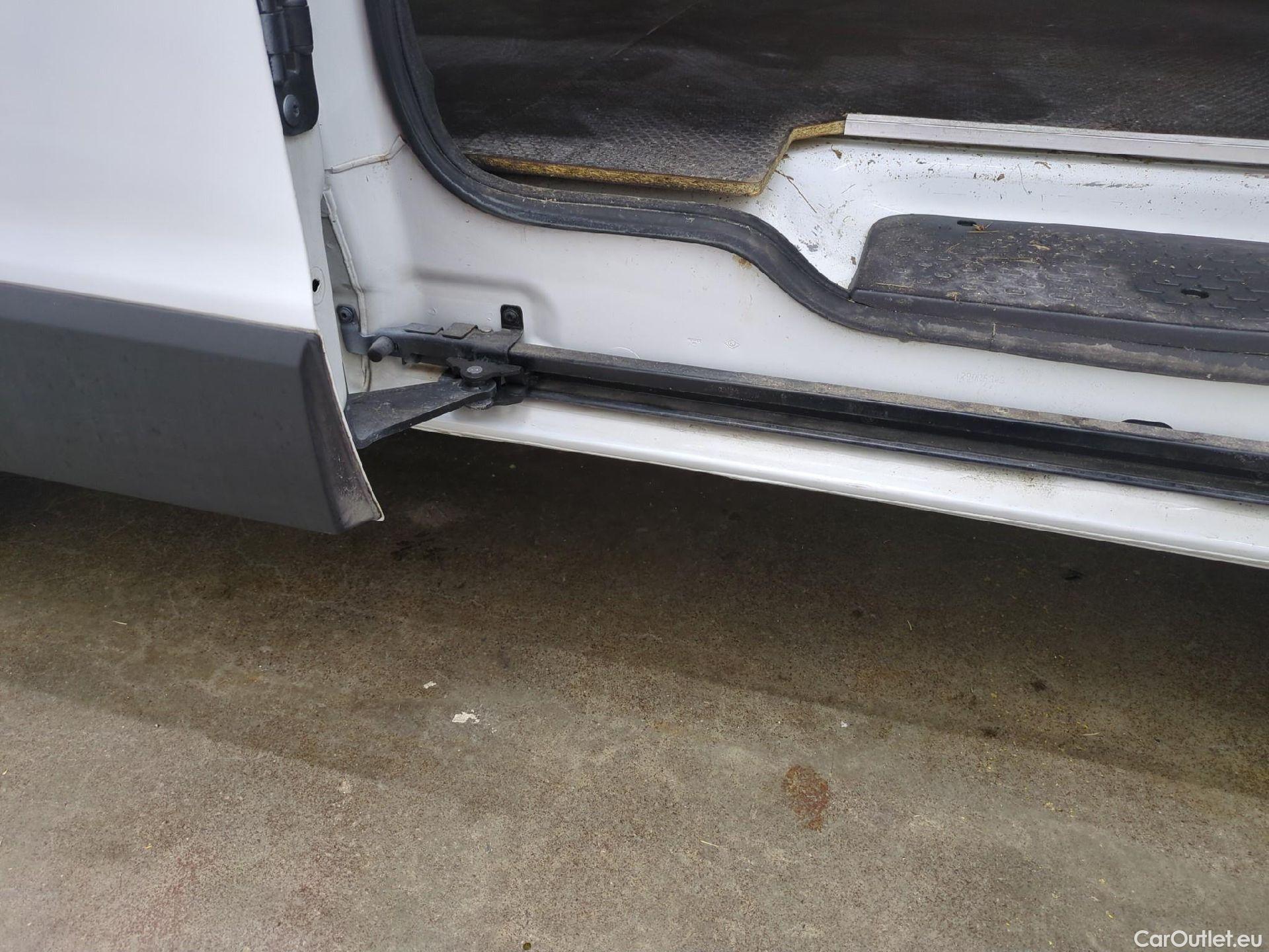  Renault  Trafic  III Fourgon L2H1 3T Confort 2.0 dCi 130CV BVM6 E6d #21