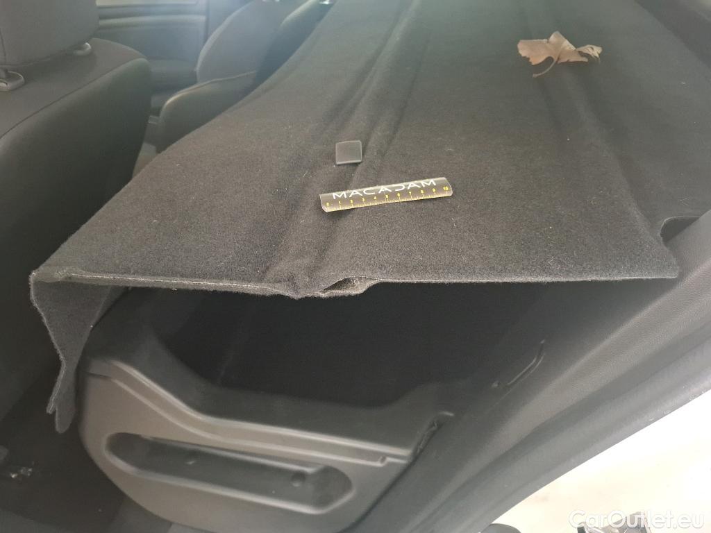  Renault  Megane  IV Berline 5pt. Société Air Nav 1.5 dCi 90CV BVM6 E6 #18