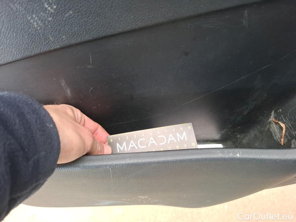  Renault  Trafic RENAULT  / 2019 / 4P / Fourgon tole FG GCF L2H1 1300 dCi 120 #57