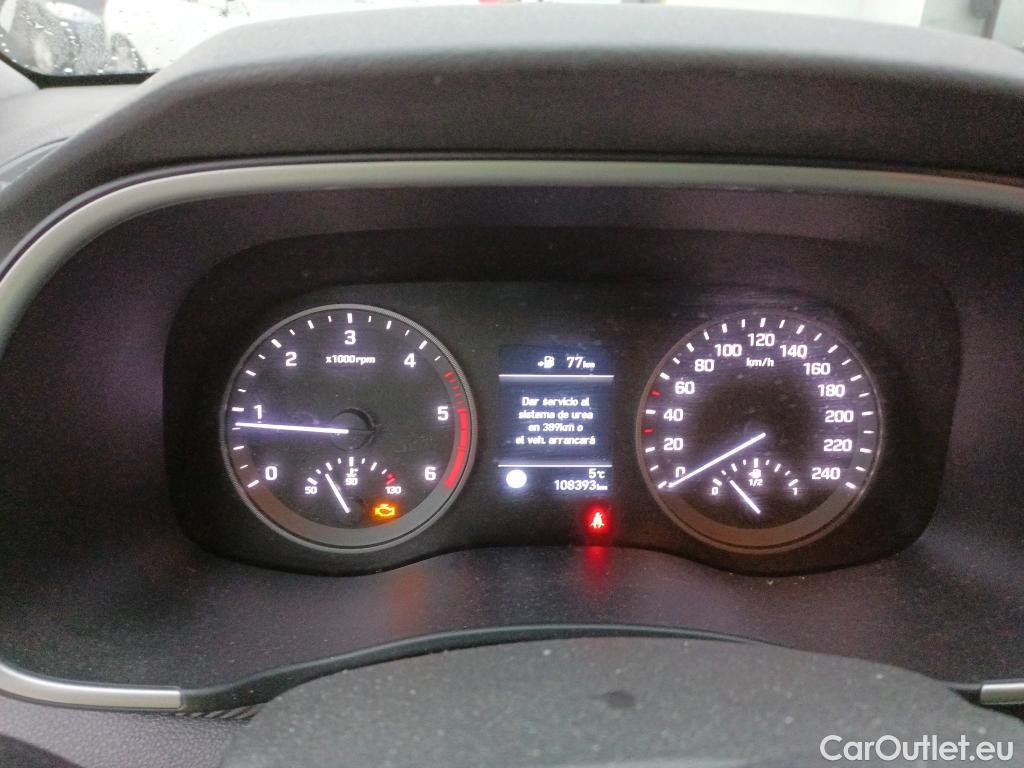  Hyundai  Tucson HYUNDAI  / 2018 / 5P / todoterreno 1.6 CRDI 85kW (116CV) 48V SLE 4X2(SP)(SL) #19