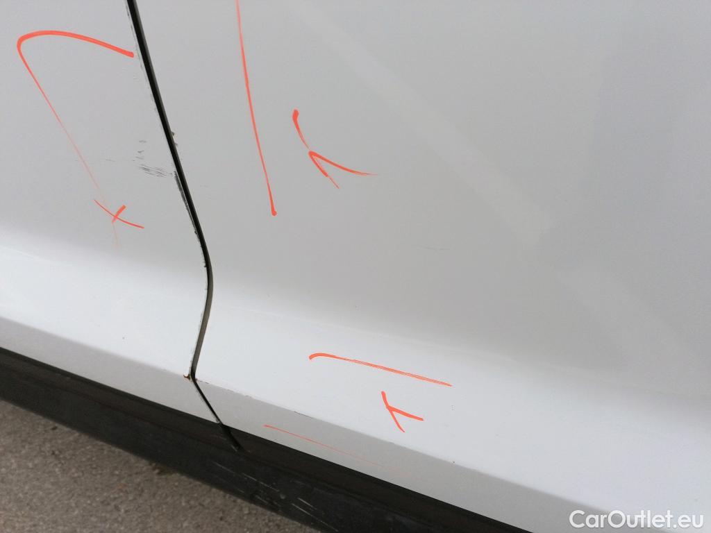  Hyundai  Tucson HYUNDAI  / 2018 / 5P / todoterreno 1.6 CRDI 85kW (116CV) 48V SLE 4X2(SP)(SL) #4