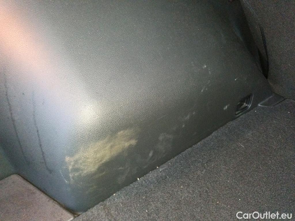  Hyundai  Tucson HYUNDAI  / 2018 / 5P / todoterreno 1.6 CRDI 85kW (116CV) 48V SLE 4X2(SP)(SL) #12