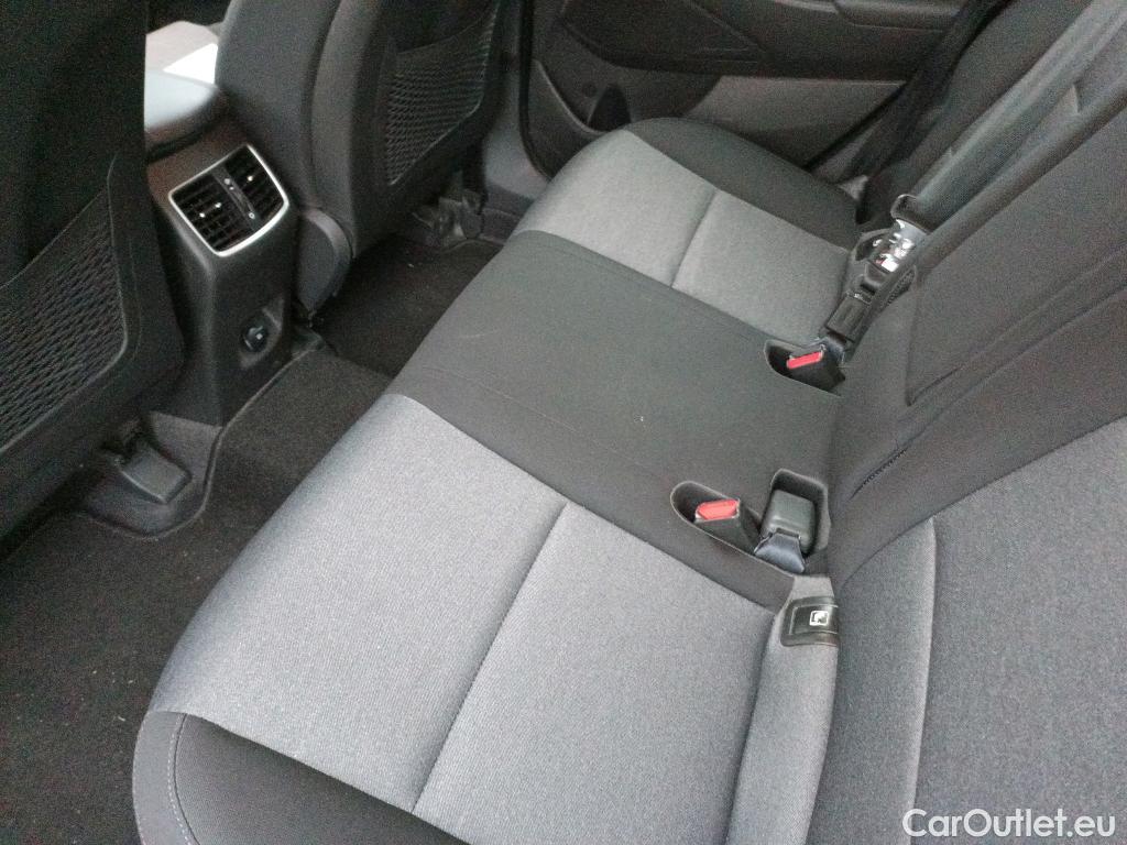  Hyundai  Tucson HYUNDAI  / 2018 / 5P / todoterreno 1.6 CRDI 85kW (116CV) 48V SLE 4X2(SP)(SL) #5