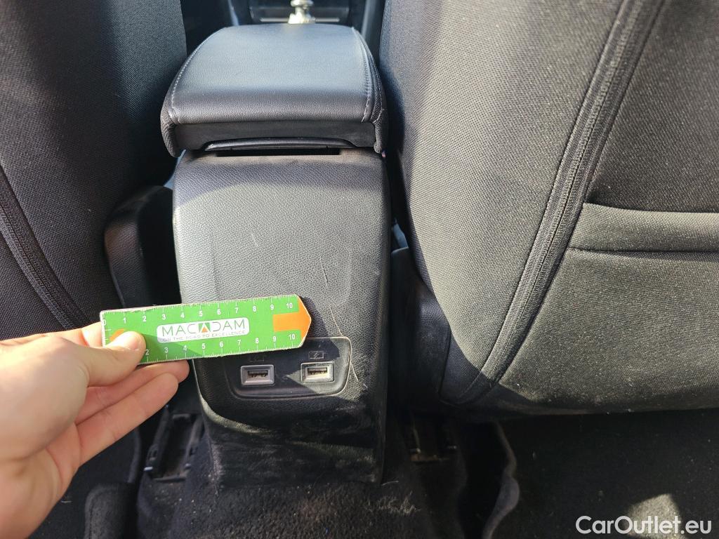  Peugeot  2008 PEUGEOT  / 2019 / 5P / todoterreno Allure BlueHDI 81kW (110CV) #28