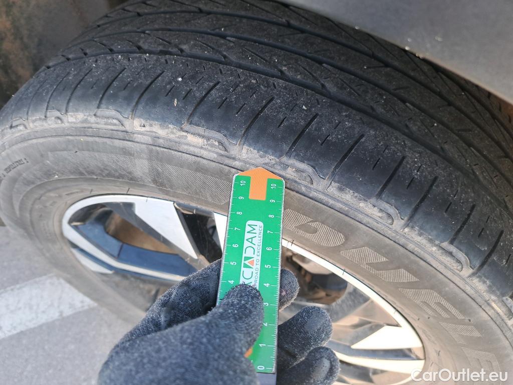  Peugeot  2008 PEUGEOT  / 2019 / 5P / todoterreno Allure BlueHDI 81kW (110CV) #8