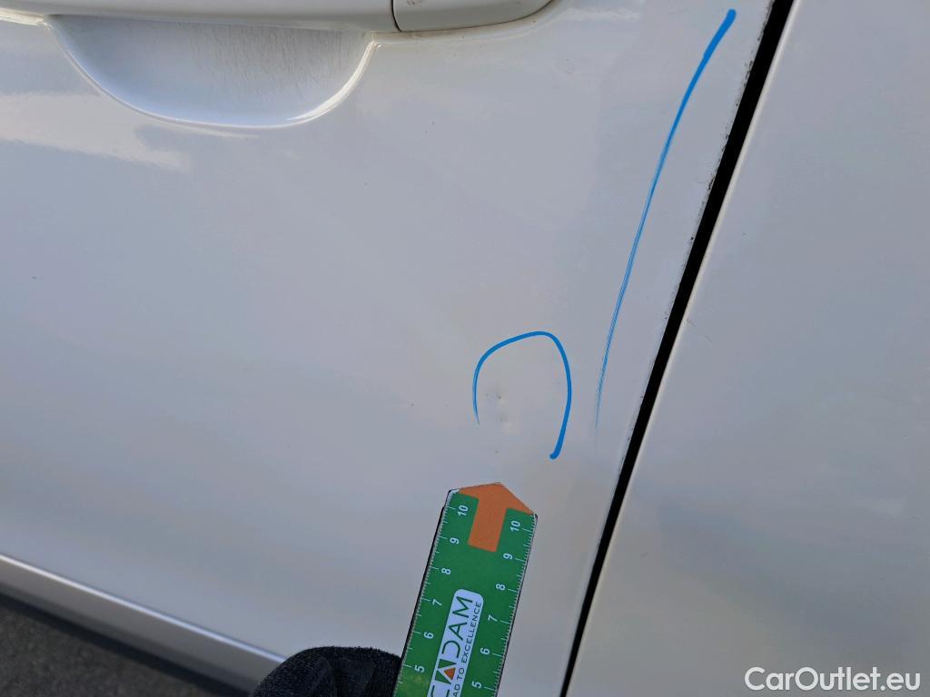  Peugeot  2008 PEUGEOT  / 2019 / 5P / todoterreno Allure BlueHDI 81kW (110CV) #16