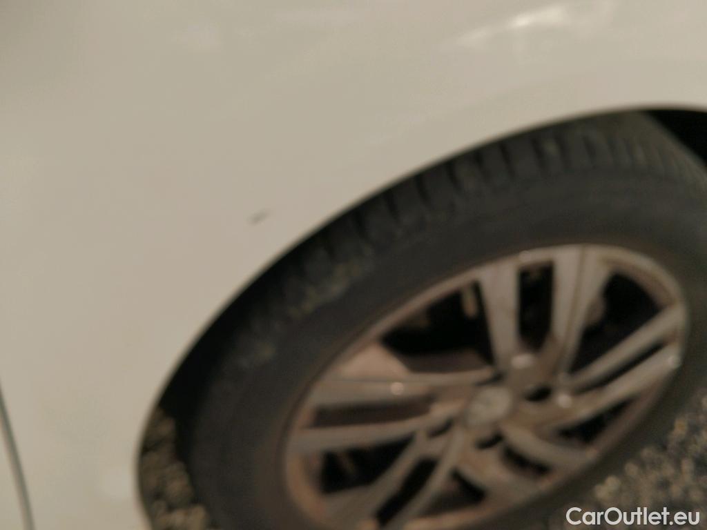  Peugeot  208 PEUGEOT  / 2019 / 5P / berlina con portón BlueHDi 73kW (100CV) Active Pack (AC) #21