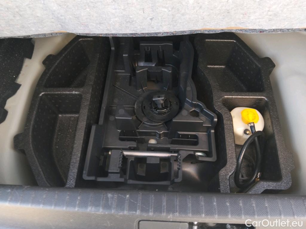  Peugeot  208 PEUGEOT  / 2019 / 5P / berlina con portón BlueHDi 73kW (100CV) Active Pack (AC) #1