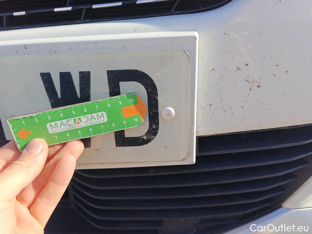  Peugeot  2008 PEUGEOT  / 2019 / 5P / todoterreno Allure BlueHDI 81kW (110CV) #97