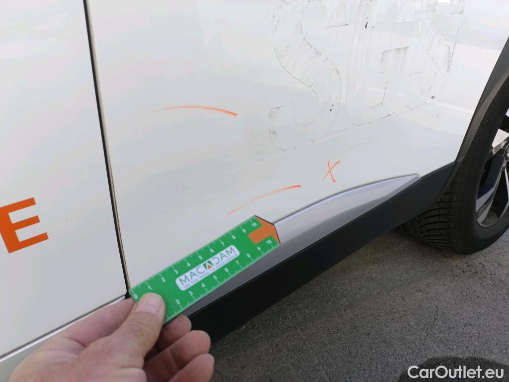  Peugeot  2008 PEUGEOT  / 2019 / 5P / todoterreno Allure BlueHDI 81kW (110CV) #11