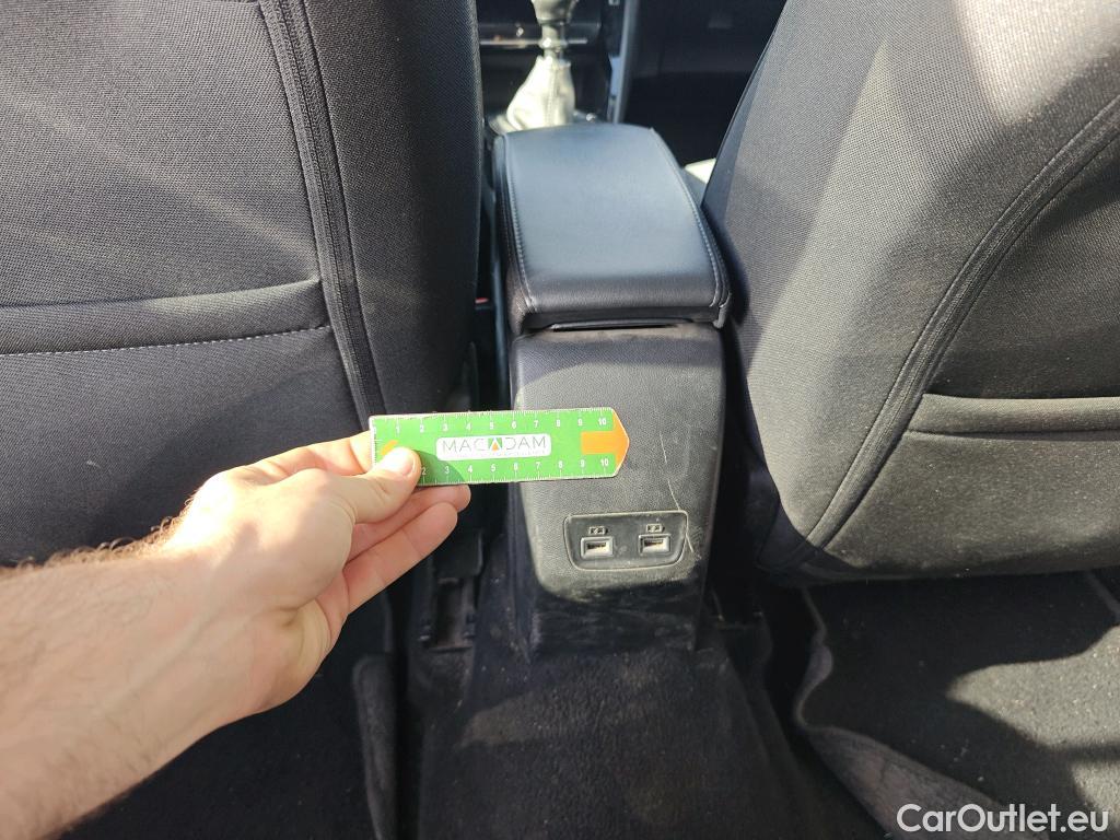  Peugeot  2008 PEUGEOT  / 2019 / 5P / todoterreno Allure BlueHDI 81kW (110CV) #27