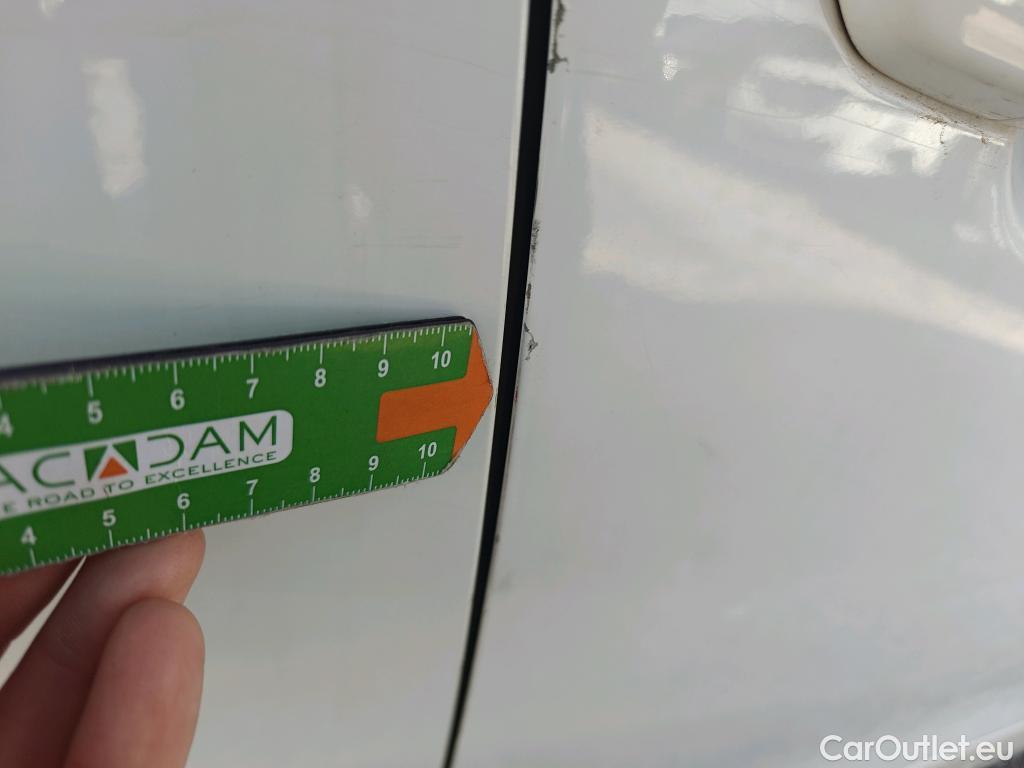  Peugeot  2008 PEUGEOT  / 2019 / 5P / todoterreno Allure BlueHDI 81kW (110CV) #34