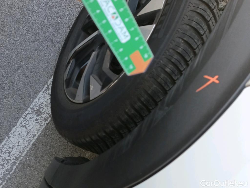  Peugeot  2008 PEUGEOT  / 2019 / 5P / todoterreno Allure BlueHDI 81kW (110CV) #21