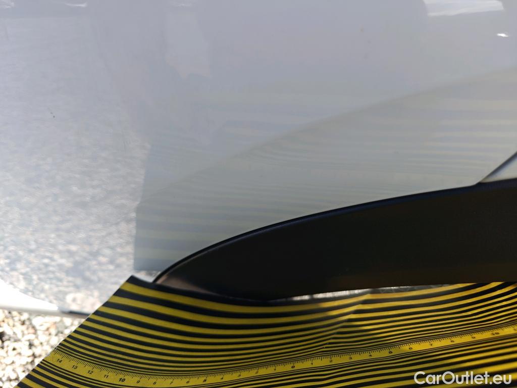  Peugeot  2008 PEUGEOT  / 2019 / 5P / todoterreno Allure BlueHDI 81kW (110CV) #52