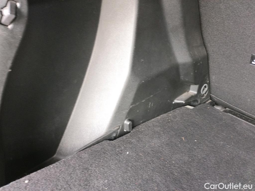  Peugeot  2008 PEUGEOT  / 2019 / 5P / todoterreno Allure BlueHDI 81kW (110CV) #19