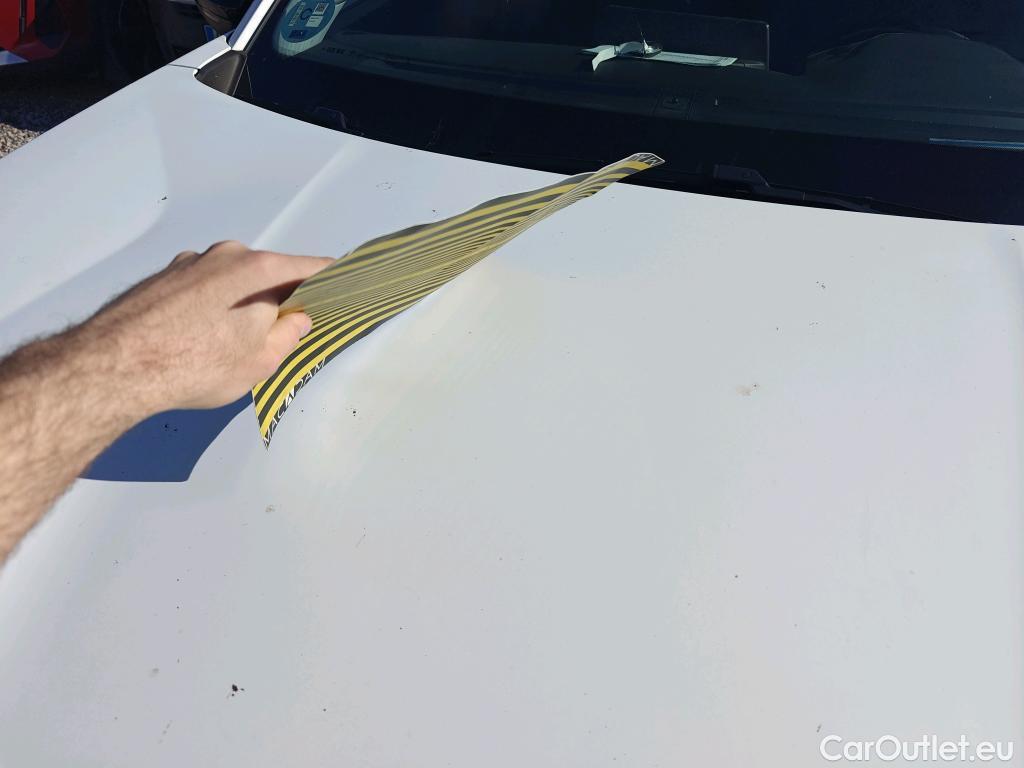  Peugeot  2008 PEUGEOT  / 2019 / 5P / todoterreno Allure BlueHDI 81kW (110CV) #24