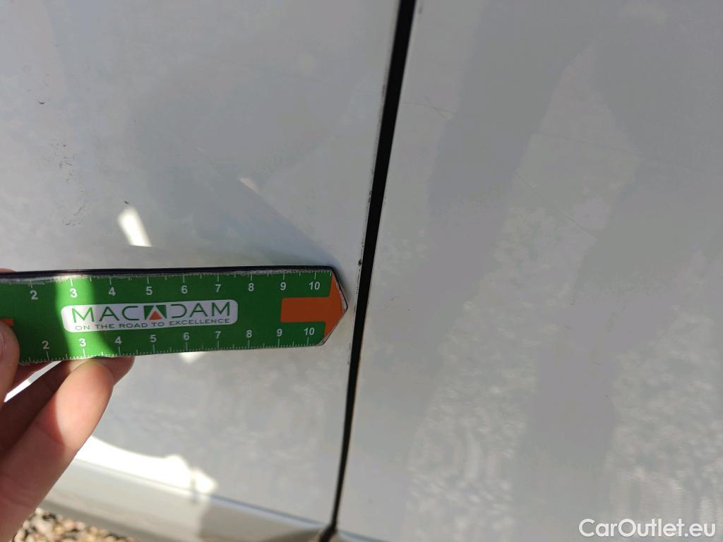  Peugeot  2008 PEUGEOT  / 2019 / 5P / todoterreno Allure BlueHDI 81kW (110CV) #42