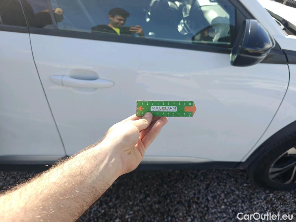  Peugeot  2008 PEUGEOT  / 2019 / 5P / todoterreno Allure BlueHDI 81kW (110CV) #32