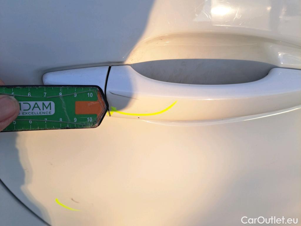  Peugeot  3008 PEUGEOT  / 2016 / 5P / todoterreno 1.5L BlueHDi 96kW (130CV) S&S Active #33