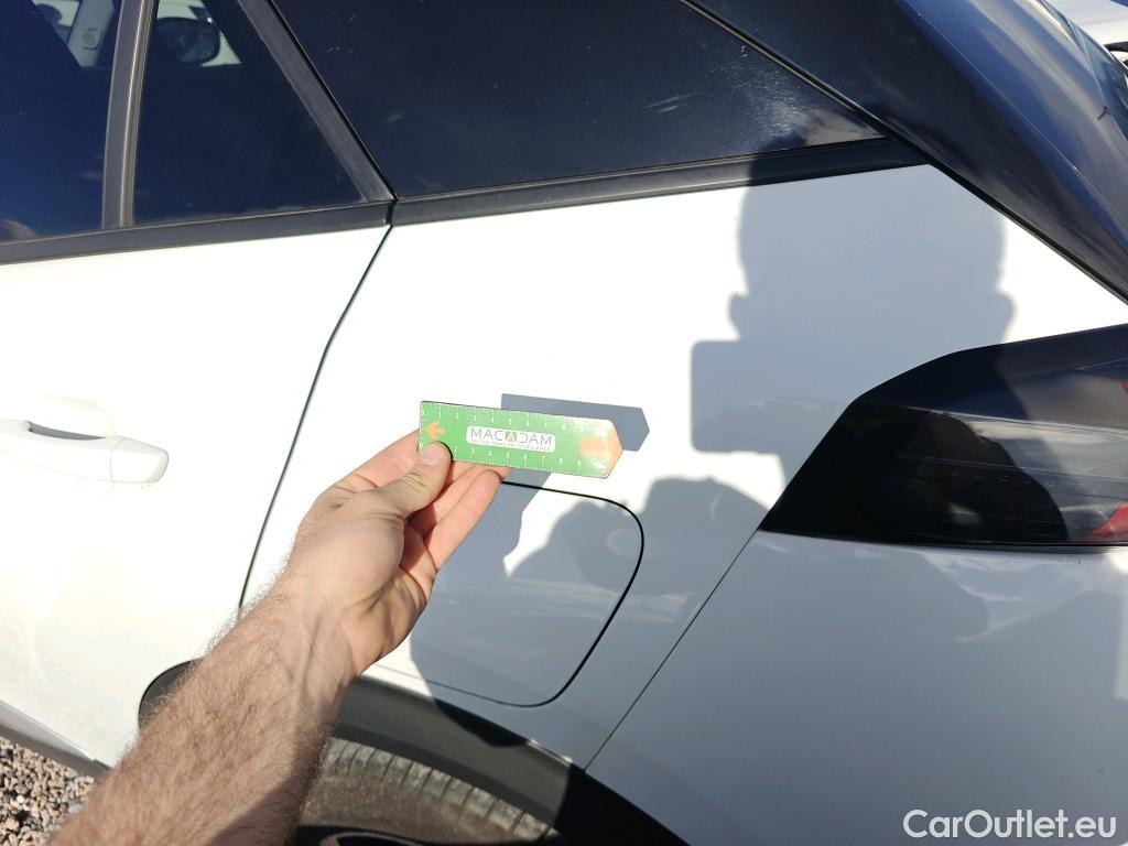  Peugeot  2008 PEUGEOT  / 2019 / 5P / todoterreno Allure BlueHDI 81kW (110CV) #100