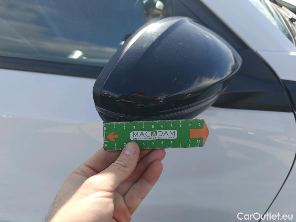  Peugeot  2008 PEUGEOT  / 2019 / 5P / todoterreno Allure BlueHDI 81kW (110CV) #94