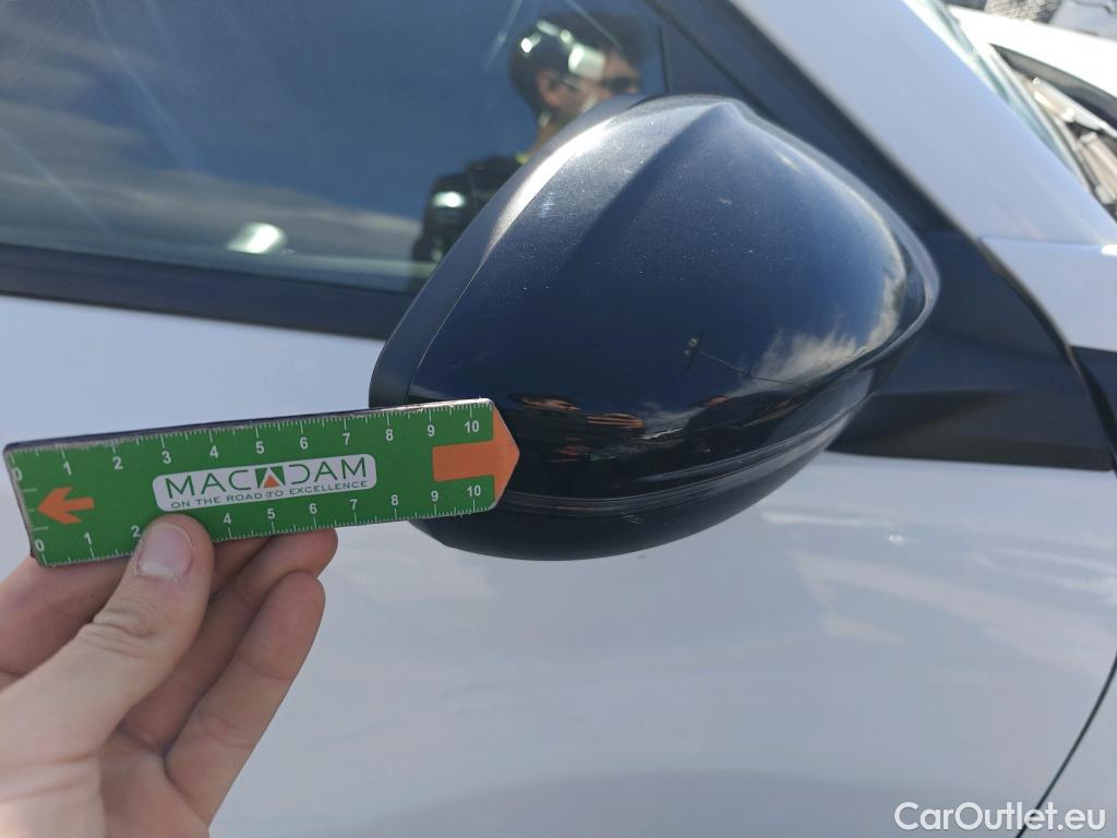  Peugeot  2008 PEUGEOT  / 2019 / 5P / todoterreno Allure BlueHDI 81kW (110CV) #95