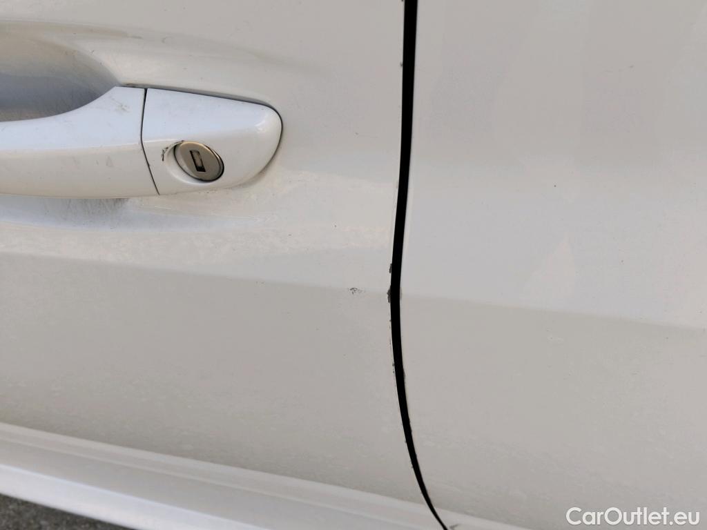  Peugeot  208 PEUGEOT  / 2019 / 5P / berlina con portón BlueHDi 73kW (100CV) Active Pack (AC) #16