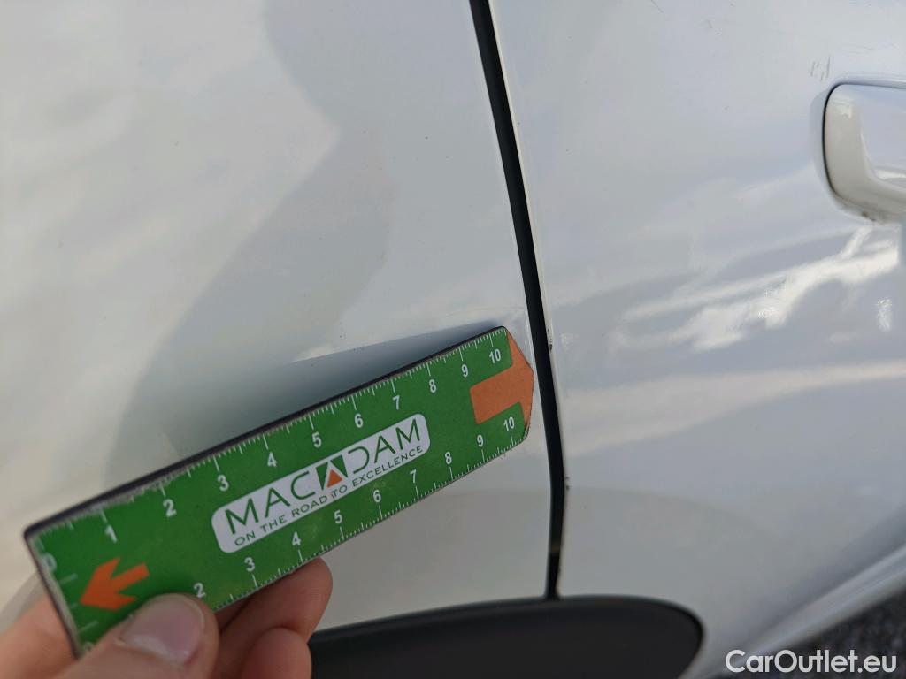  Peugeot  2008 PEUGEOT  / 2019 / 5P / todoterreno Allure BlueHDI 81kW (110CV) #61