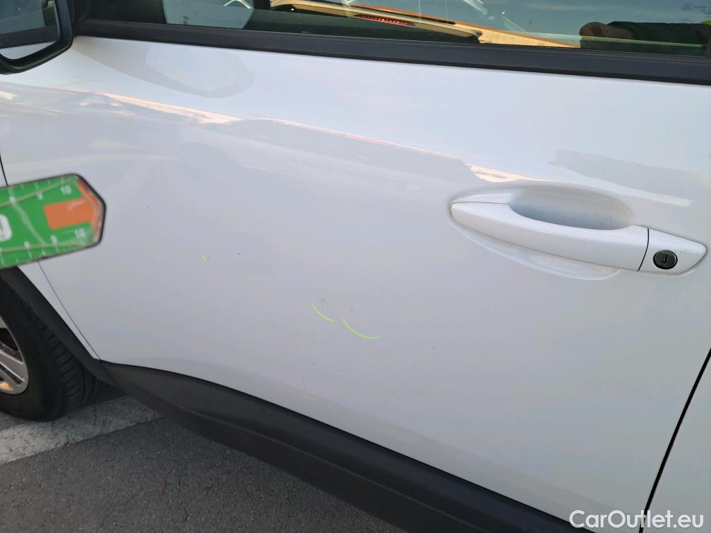  Peugeot  3008 PEUGEOT  / 2016 / 5P / todoterreno 1.5L BlueHDi 96kW (130CV) S&S Active #24