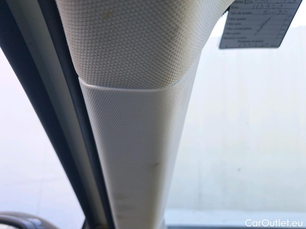  Peugeot  2008 PEUGEOT  / 2019 / 5P / todoterreno Allure BlueHDI 81kW (110CV) #21