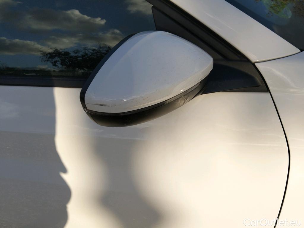  Peugeot  208 PEUGEOT  / 2019 / 5P / berlina con portón BlueHDi 73kW (100CV) Active Pack (AC) #14