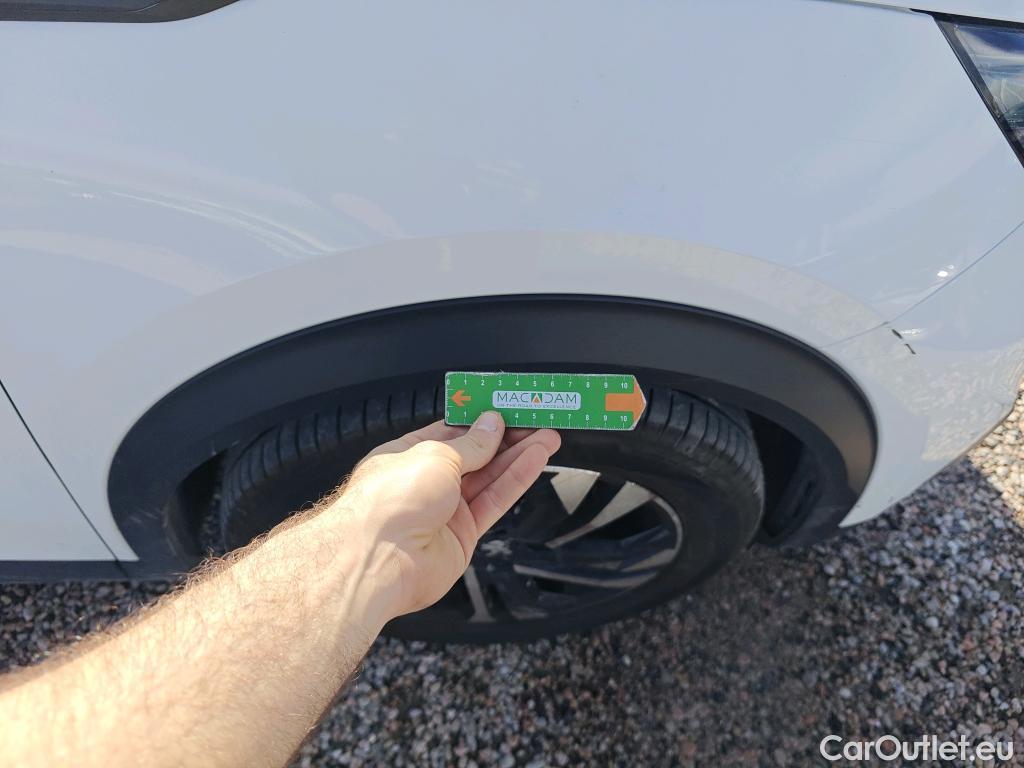  Peugeot  2008 PEUGEOT  / 2019 / 5P / todoterreno Allure BlueHDI 81kW (110CV) #98