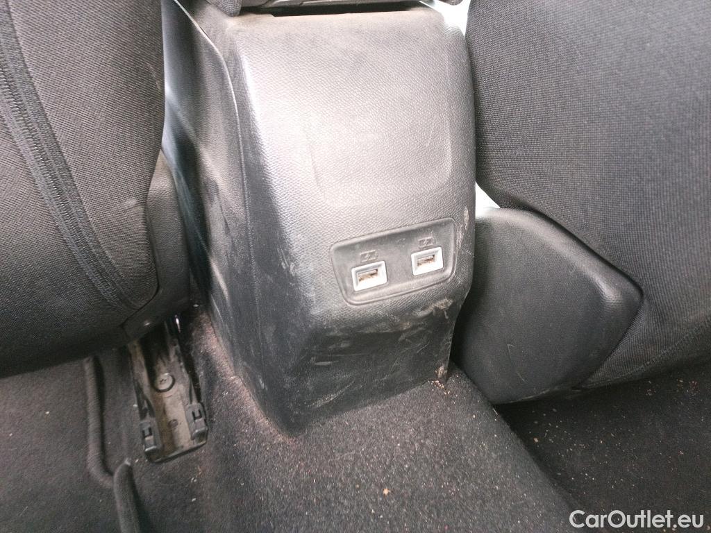  Peugeot  2008 PEUGEOT  / 2019 / 5P / todoterreno Allure BlueHDI 81kW (110CV) #3