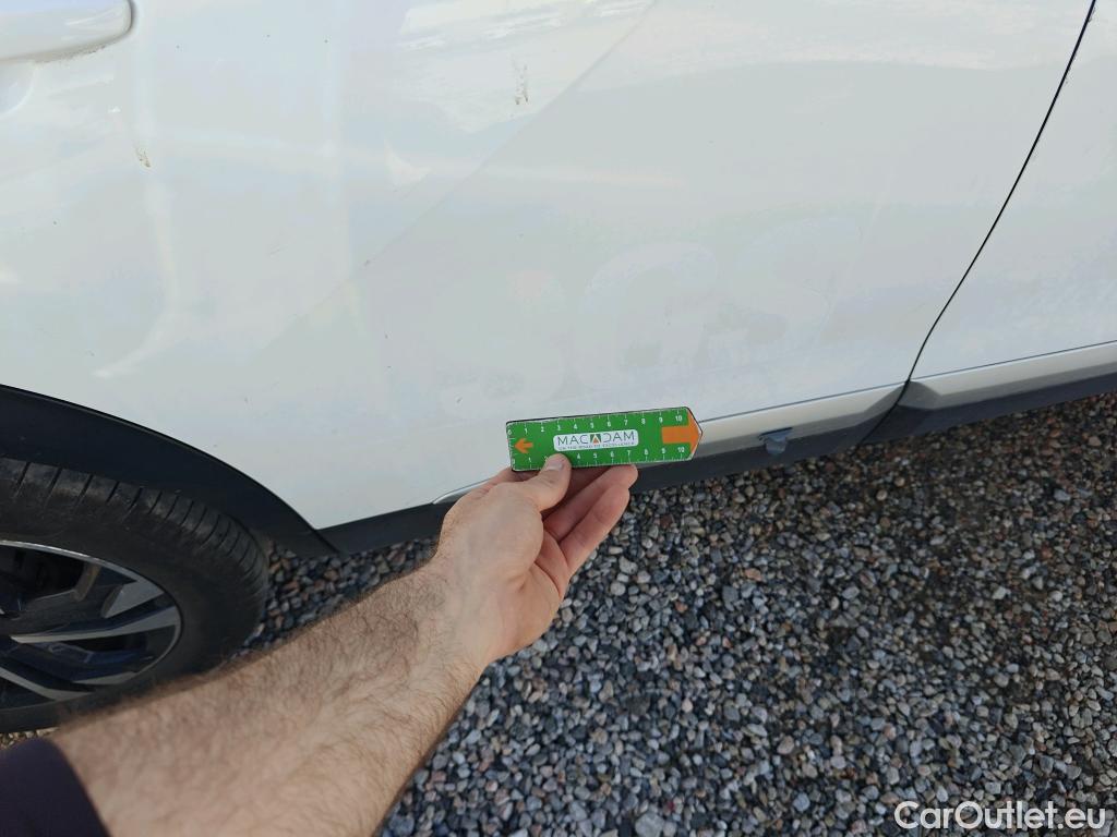  Peugeot  2008 PEUGEOT  / 2019 / 5P / todoterreno Allure BlueHDI 81kW (110CV) #30