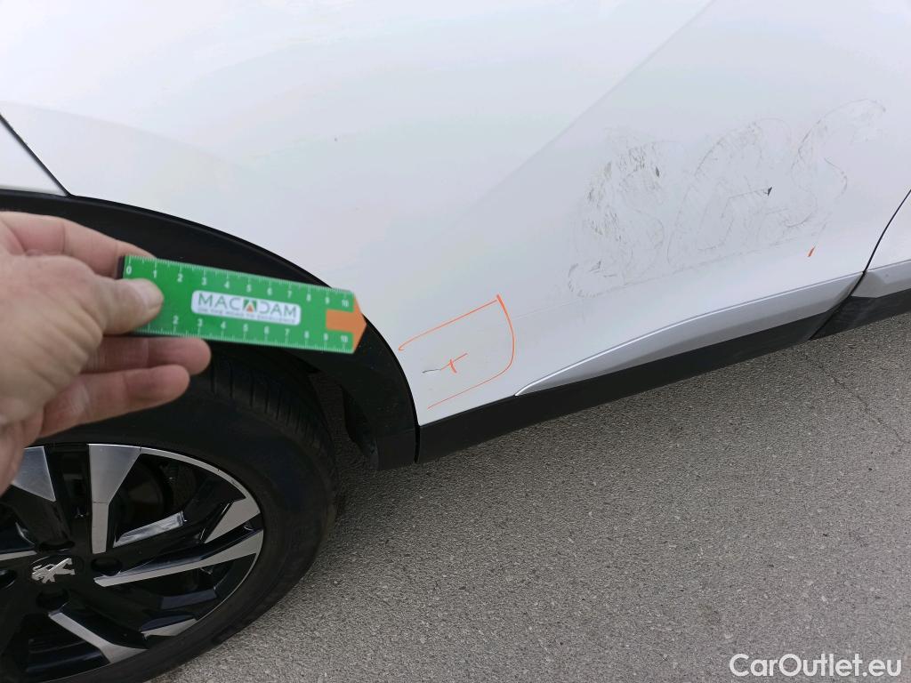  Peugeot  2008 PEUGEOT  / 2019 / 5P / todoterreno Allure BlueHDI 81kW (110CV) #11