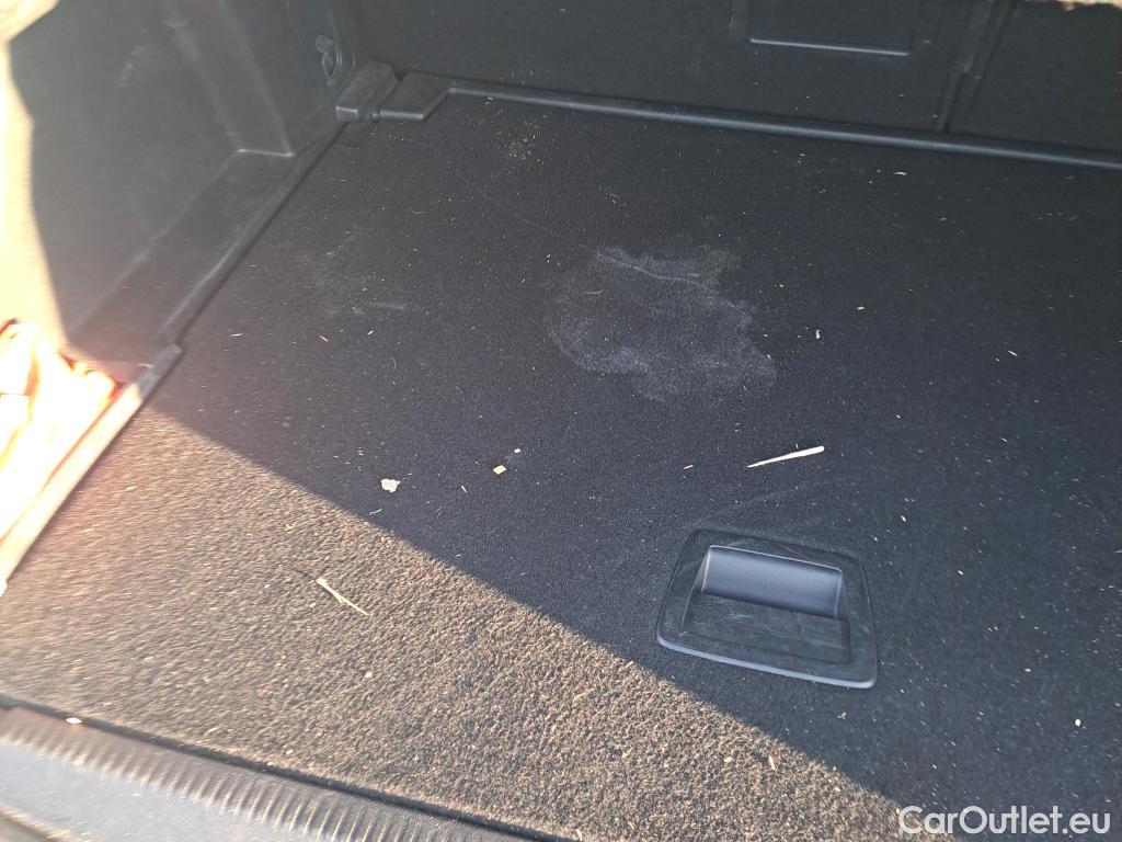  Peugeot  3008 PEUGEOT  / 2016 / 5P / todoterreno 1.5L BlueHDi 96kW (130CV) S&S Active #30