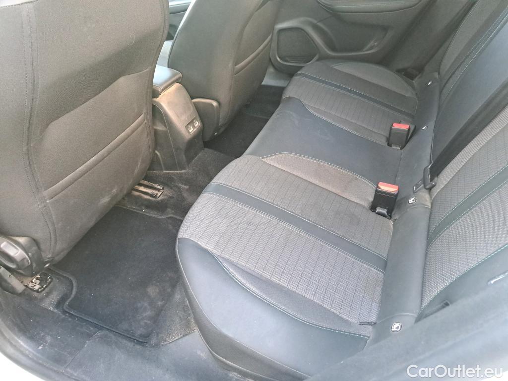  Peugeot  2008 PEUGEOT  / 2019 / 5P / todoterreno Allure BlueHDI 81kW (110CV) #19