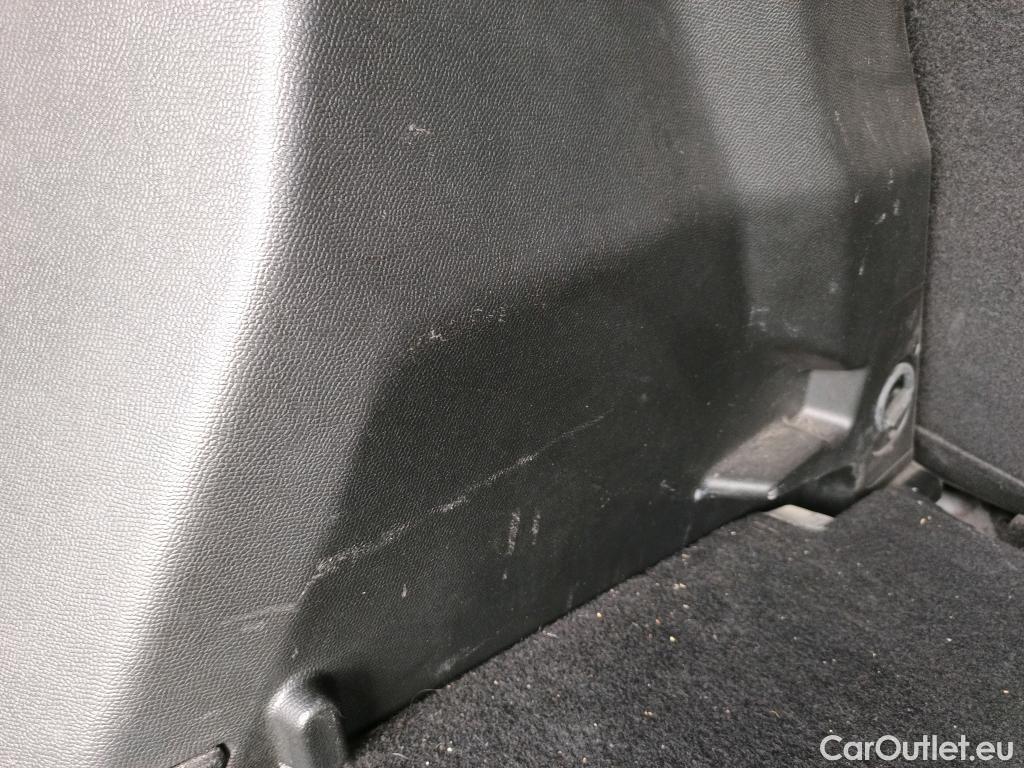  Peugeot  2008 PEUGEOT  / 2019 / 5P / todoterreno Allure BlueHDI 81kW (110CV) #20