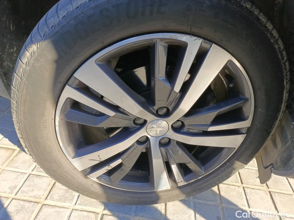  Peugeot  3008 PEUGEOT  / 2020 / 5P / todoterreno 1.2 PureTech 96KW S&S Allure Pack  #5