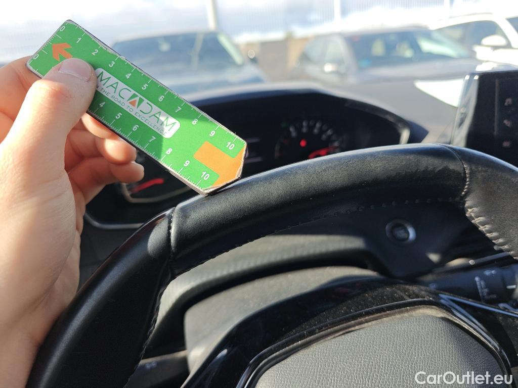  Peugeot  2008 PEUGEOT  / 2019 / 5P / todoterreno Allure BlueHDI 81kW (110CV) #70