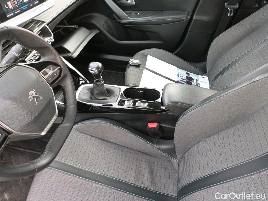  Peugeot  2008 PEUGEOT  / 2019 / 5P / todoterreno Allure BlueHDI 81kW (110CV) #10