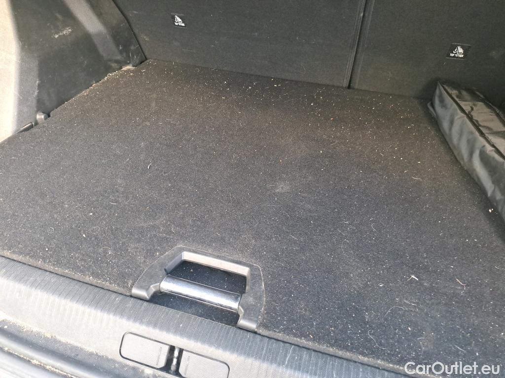  Peugeot  2008 PEUGEOT  / 2019 / 5P / todoterreno Allure BlueHDI 81kW (110CV) #17