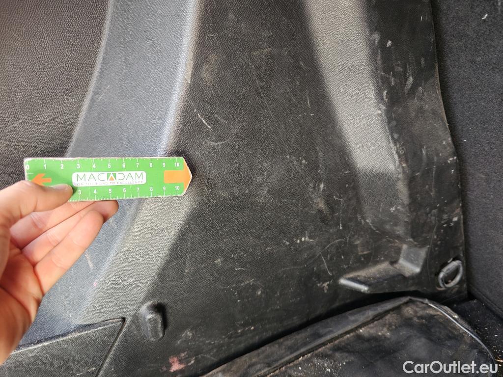  Peugeot  2008 PEUGEOT  / 2019 / 5P / todoterreno Allure BlueHDI 81kW (110CV) #56