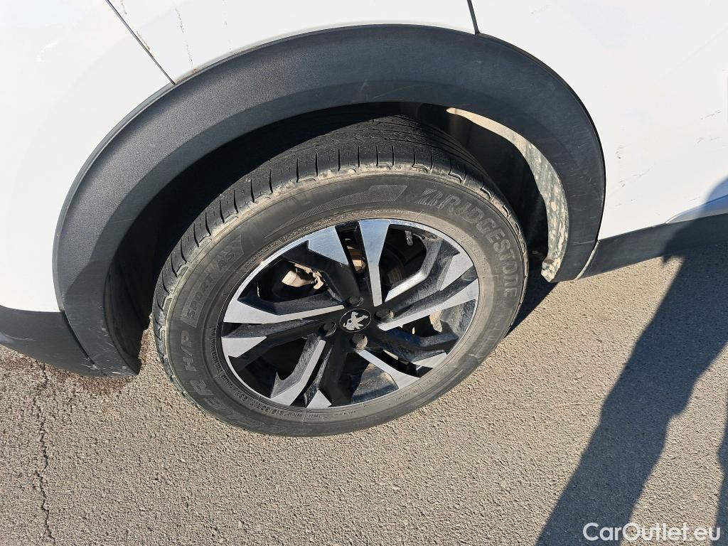  Peugeot  2008 PEUGEOT  / 2019 / 5P / todoterreno Allure BlueHDI 81kW (110CV) #9