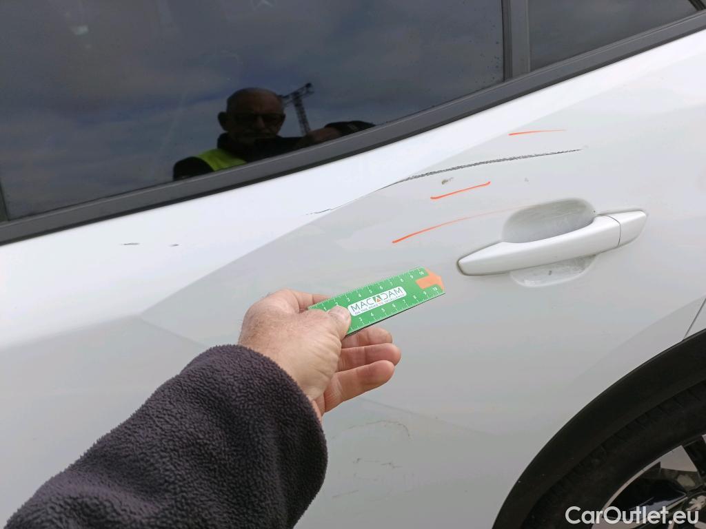  Peugeot  2008 PEUGEOT  / 2019 / 5P / todoterreno Allure BlueHDI 81kW (110CV) #17