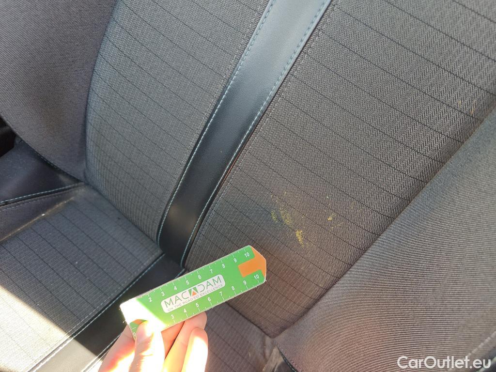  Peugeot  2008 PEUGEOT  / 2019 / 5P / todoterreno Allure BlueHDI 81kW (110CV) #46