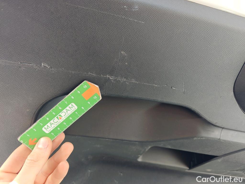  Peugeot  2008 PEUGEOT  / 2019 / 5P / todoterreno Allure BlueHDI 81kW (110CV) #4